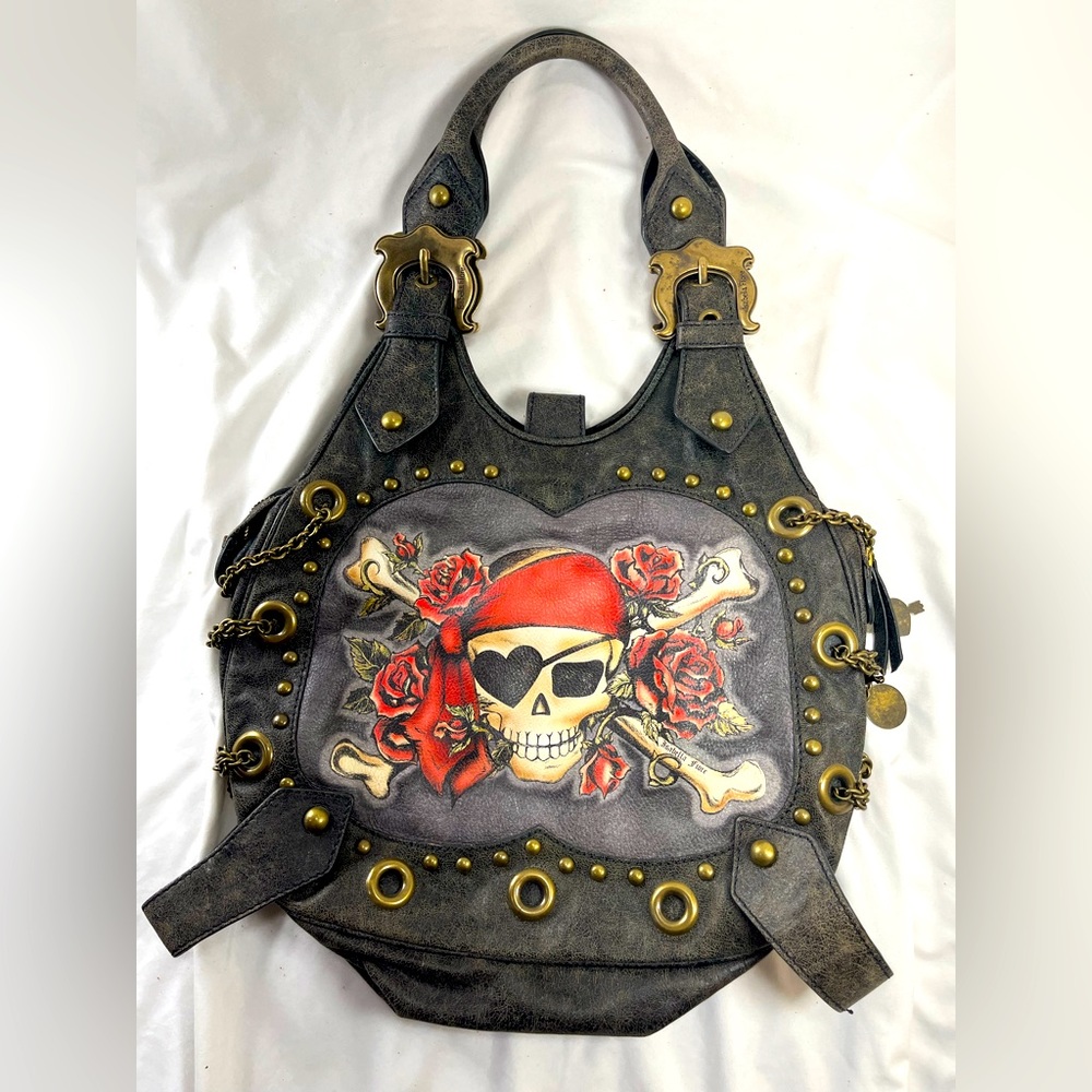 Vintage Isabella Fiore leather skull shoulder bag